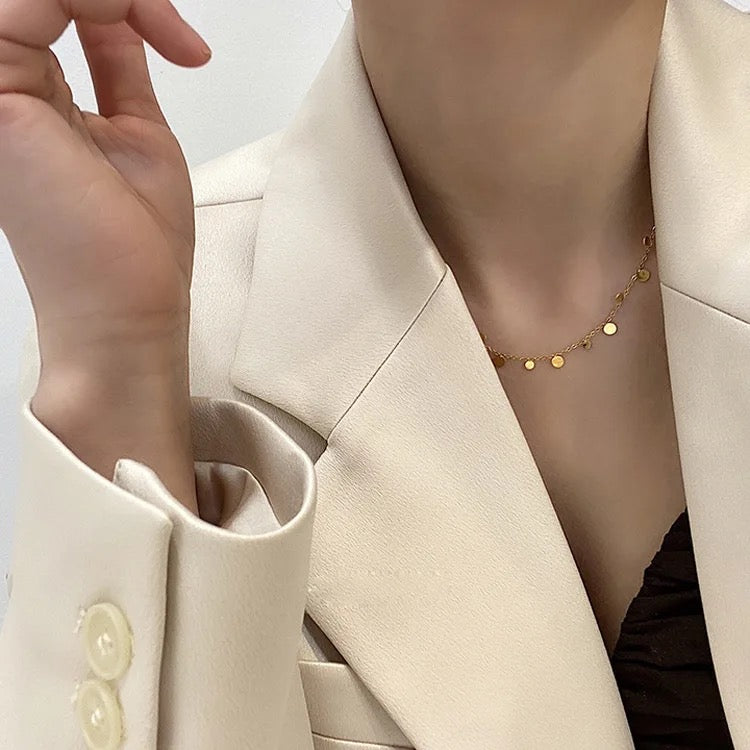 Shiny Chokers With Exquisite shapes