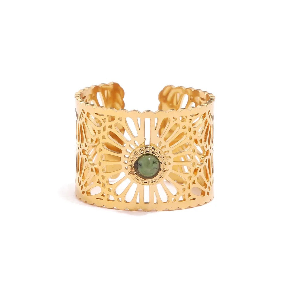 Elegant retro ring with natural stone