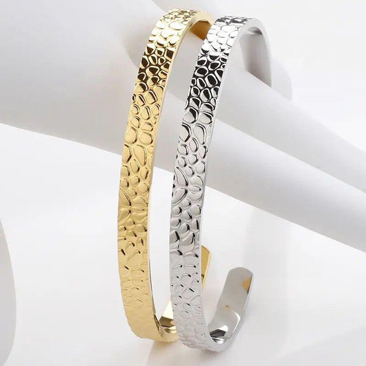 Couple textured bangle