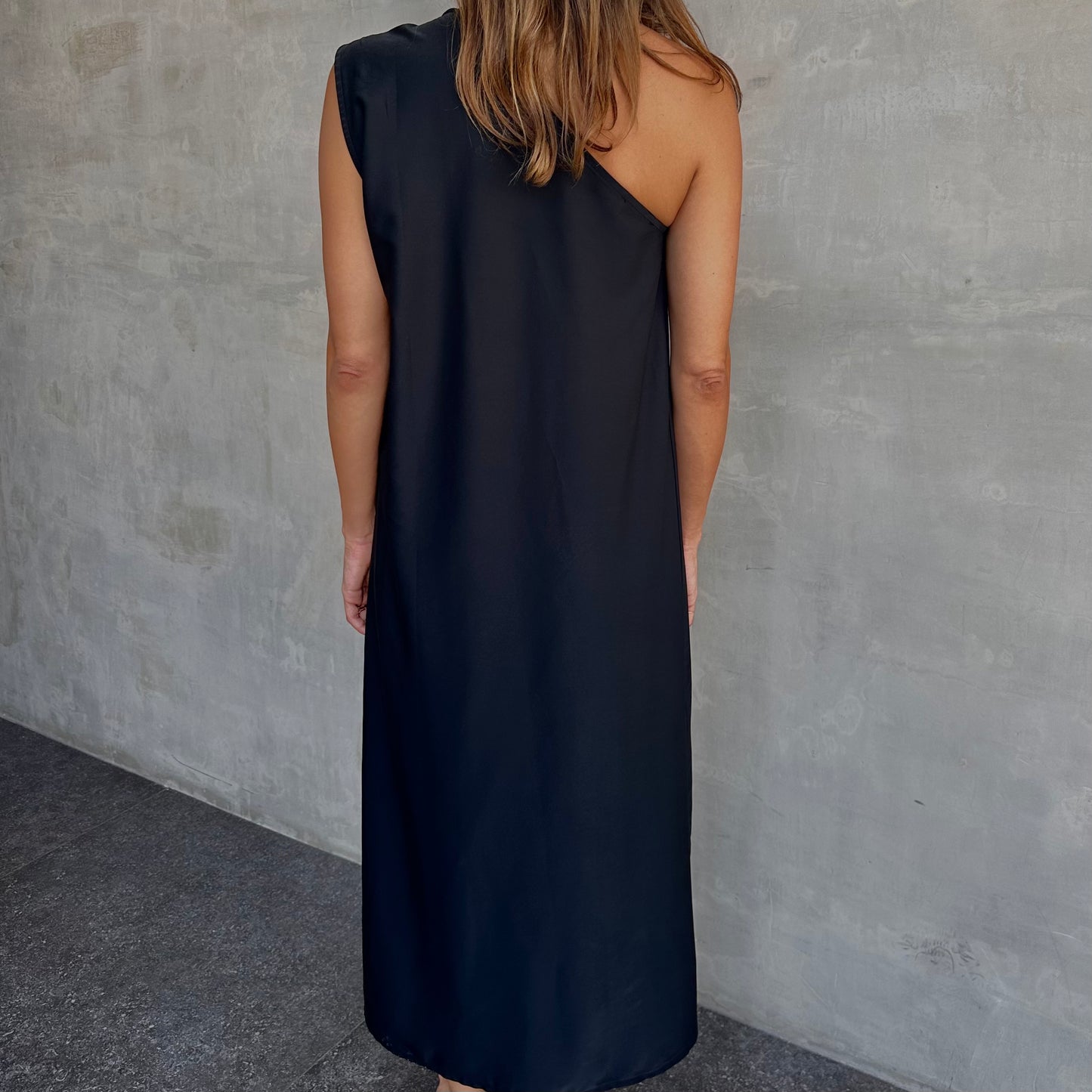 The Mysterious Black Midi Dress 🤍