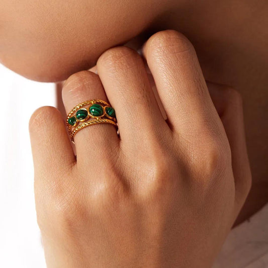 Retro gold green natural stone ring