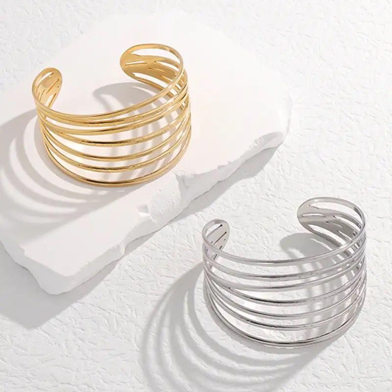 Exaggerated multi layers bangle