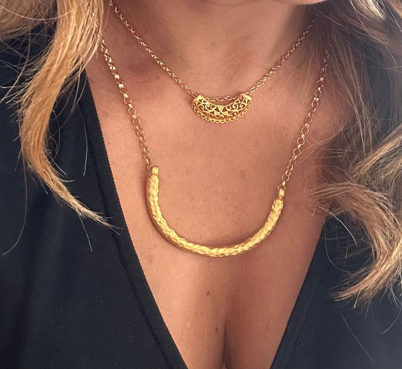 Large U design pendant