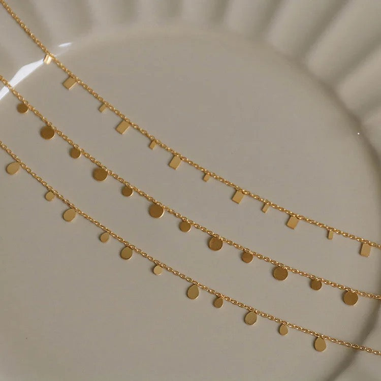 Shiny Chokers With Exquisite shapes