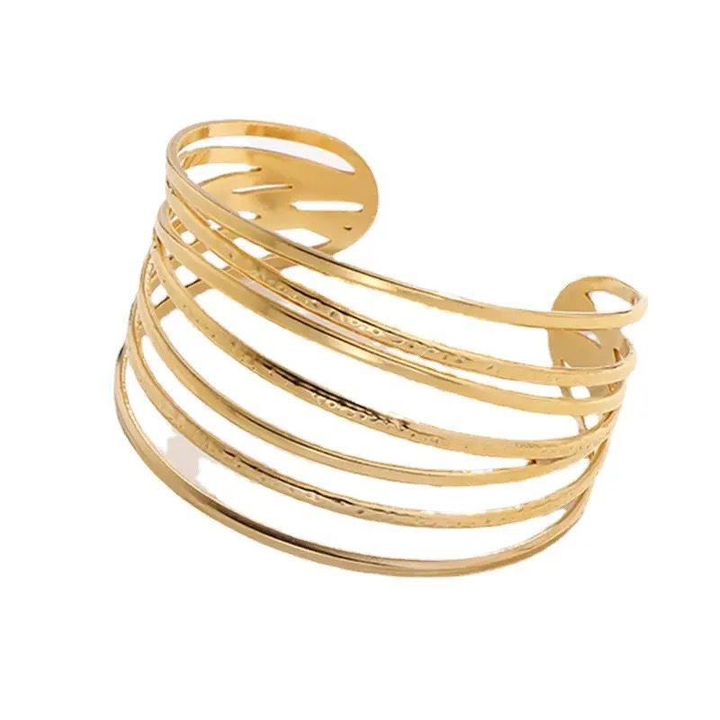 Exaggerated multi layers bangle